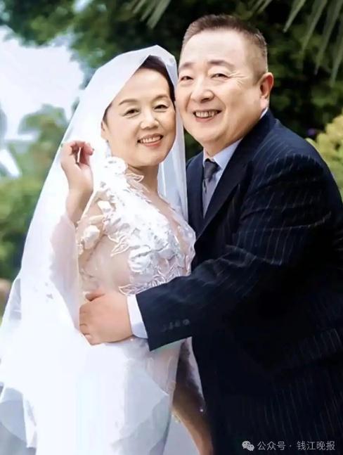 70岁董浩叔叔与妻子补拍婚纱照